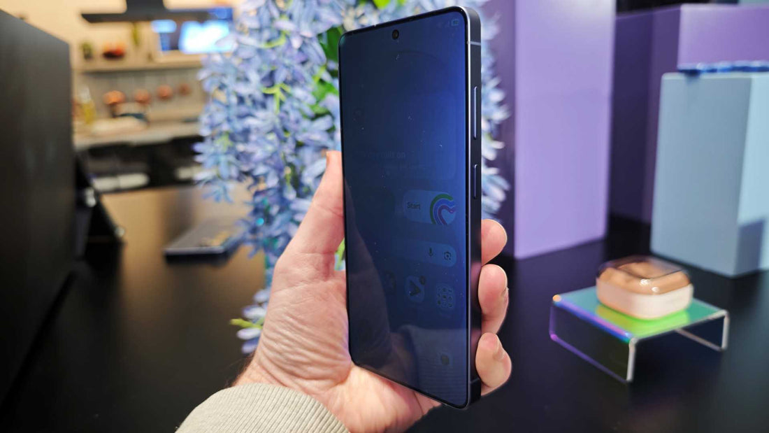 Side view of a Galaxy S26 Ultra display showing narrowed viewing angle when privacy mode is active