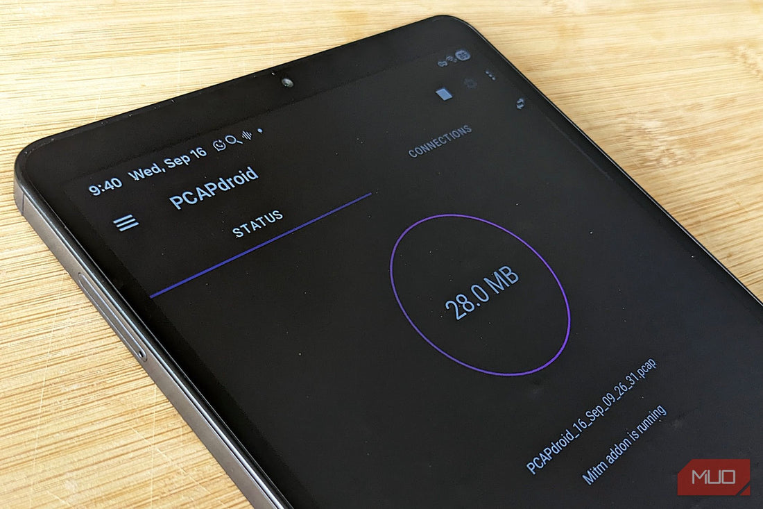 Screenshot of the Android network monitor showing per‑app connection list with hostnames and ports