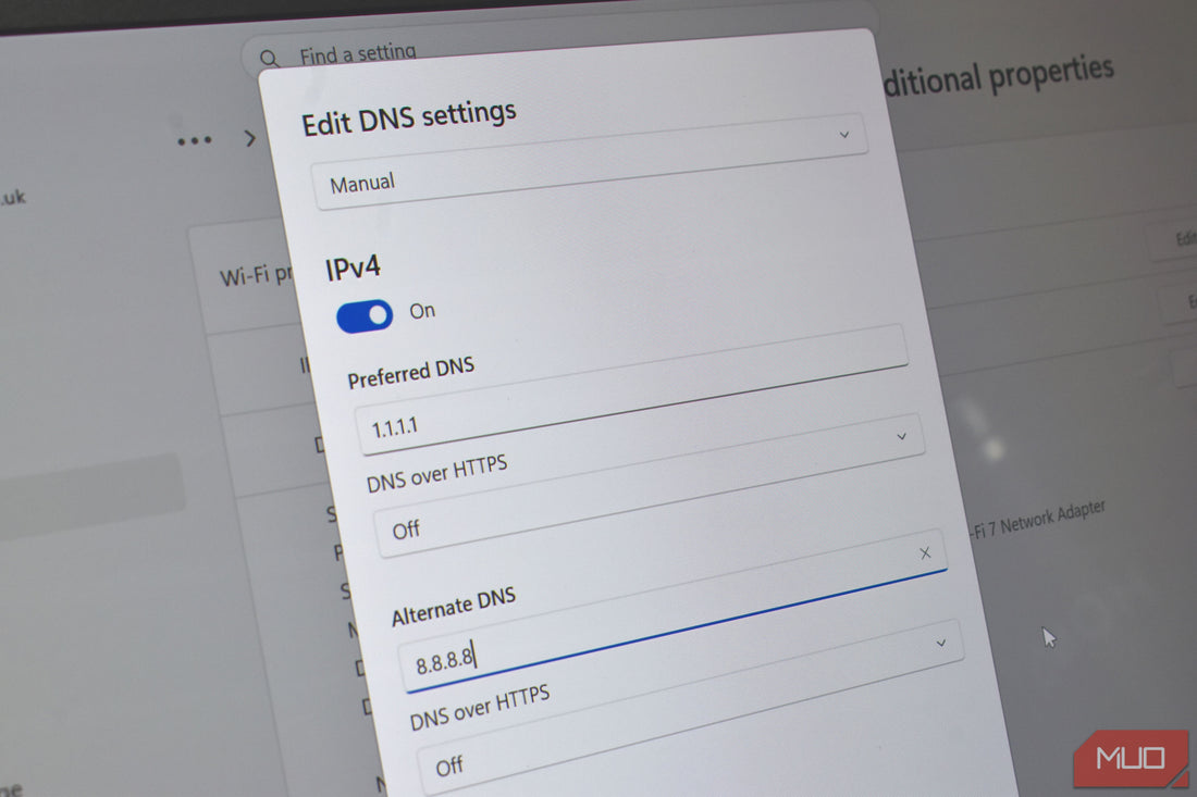 Screenshot of Windows network settings showing DNS fields populated with 8.8.8.8 and 1.1.1.1