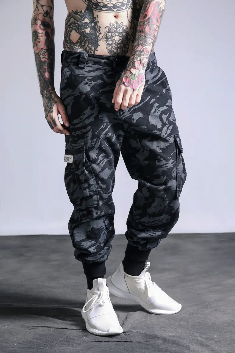 Men's Streetwear Camouflage Cargo Pants in Loose Fit by Anti Spier