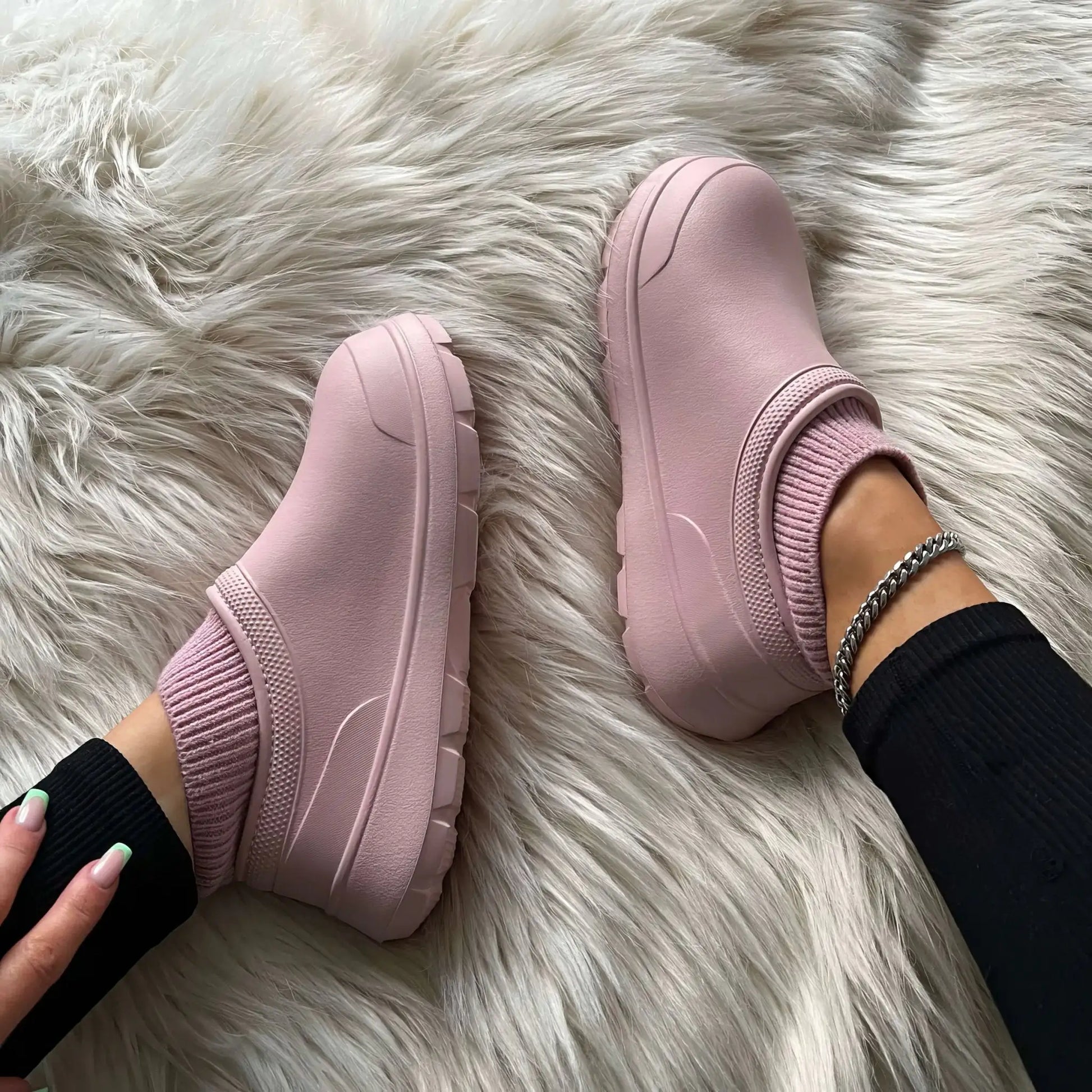 Stylish Anti-Slip Shoe by Anti Spier