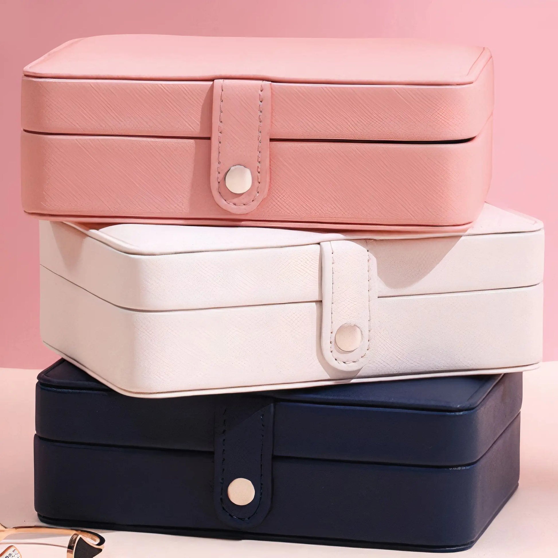 Smart Jewelry Box by Anti Spier