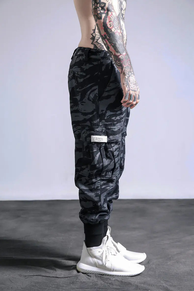 Men's Streetwear Camouflage Cargo Pants in Loose Fit by Anti Spier