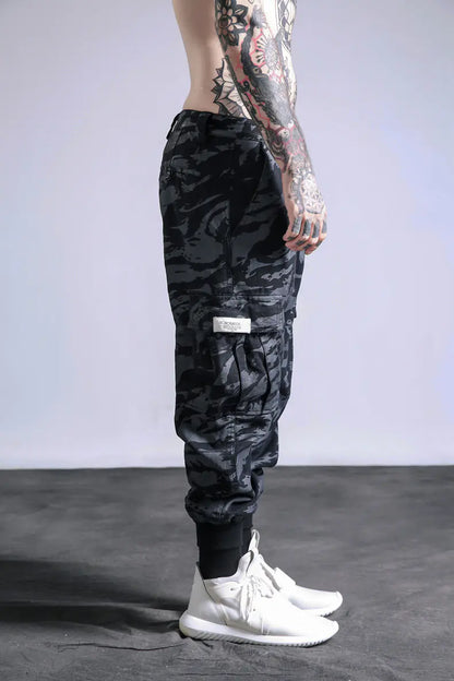 Men's Streetwear Camouflage Cargo Pants in Loose Fit by Anti Spier