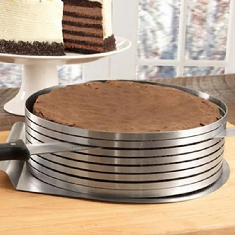 Adjustable Cake Cutter Slicer by Anti Spier