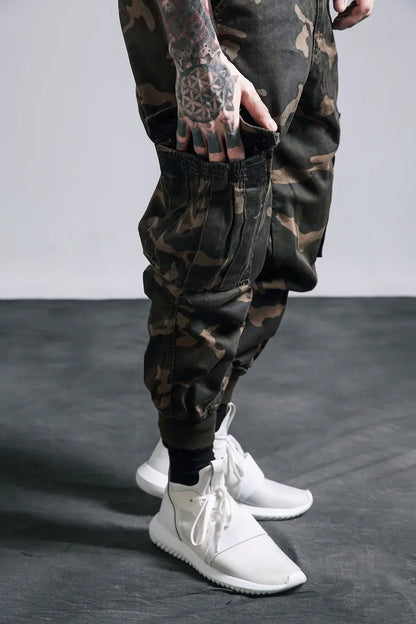 Men's Streetwear Camouflage Cargo Pants in Loose Fit by Anti Spier
