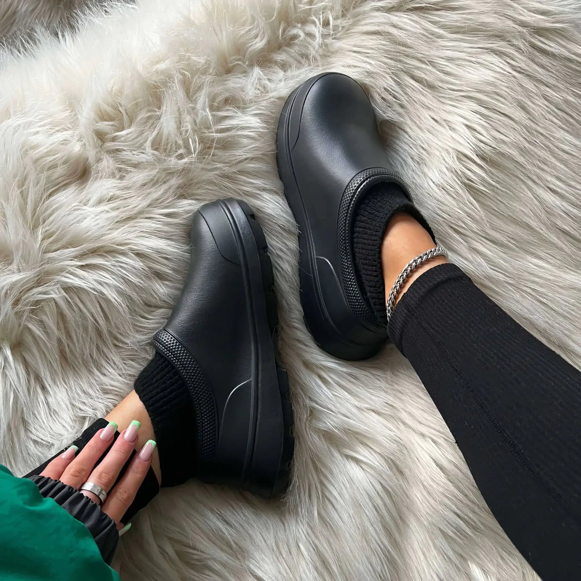 Stylish Anti-Slip Shoe by Anti Spier