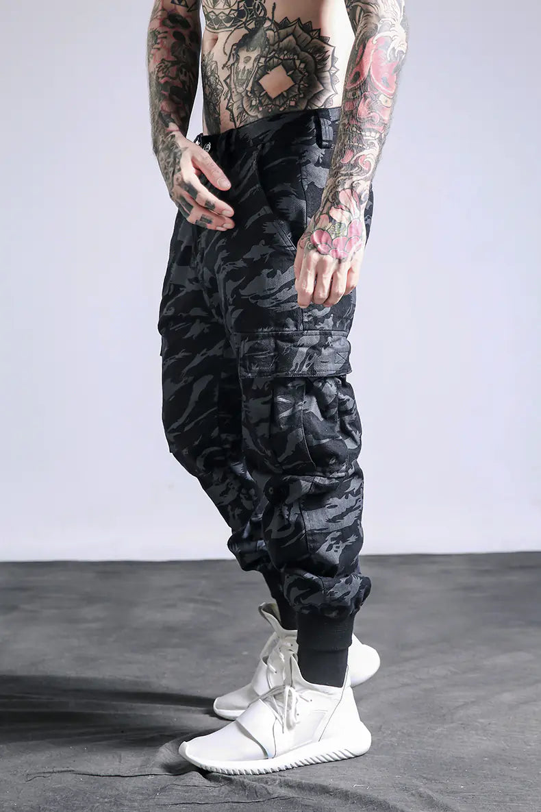 Men's Streetwear Camouflage Cargo Pants in Loose Fit by Anti Spier