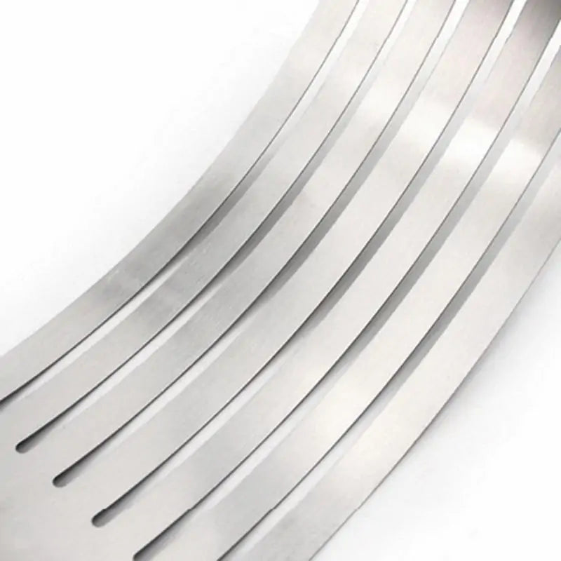Adjustable Cake Cutter Slicer by Anti Spier