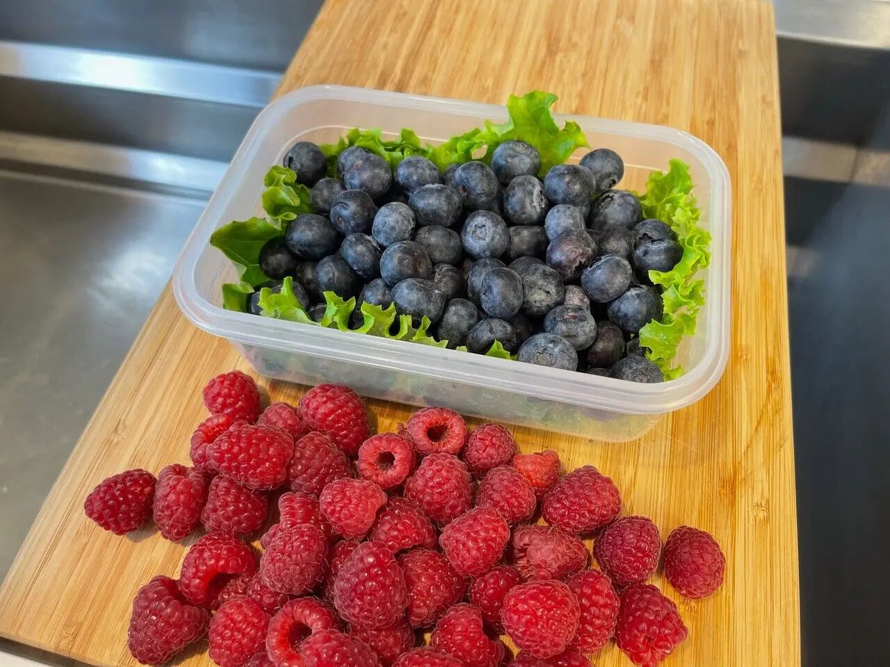 5 Pack Stackable Food Storage Containers Airtight & Leakproof Set Snap Lock Lids by Anti Spier