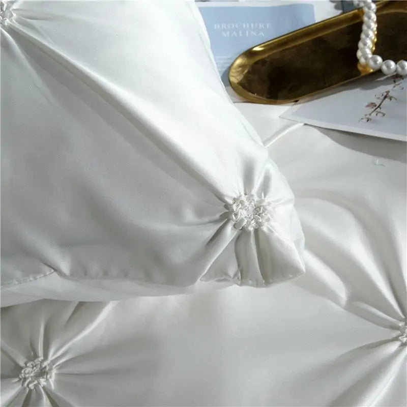 Luxury Silk Bedding Set by Anti Spier