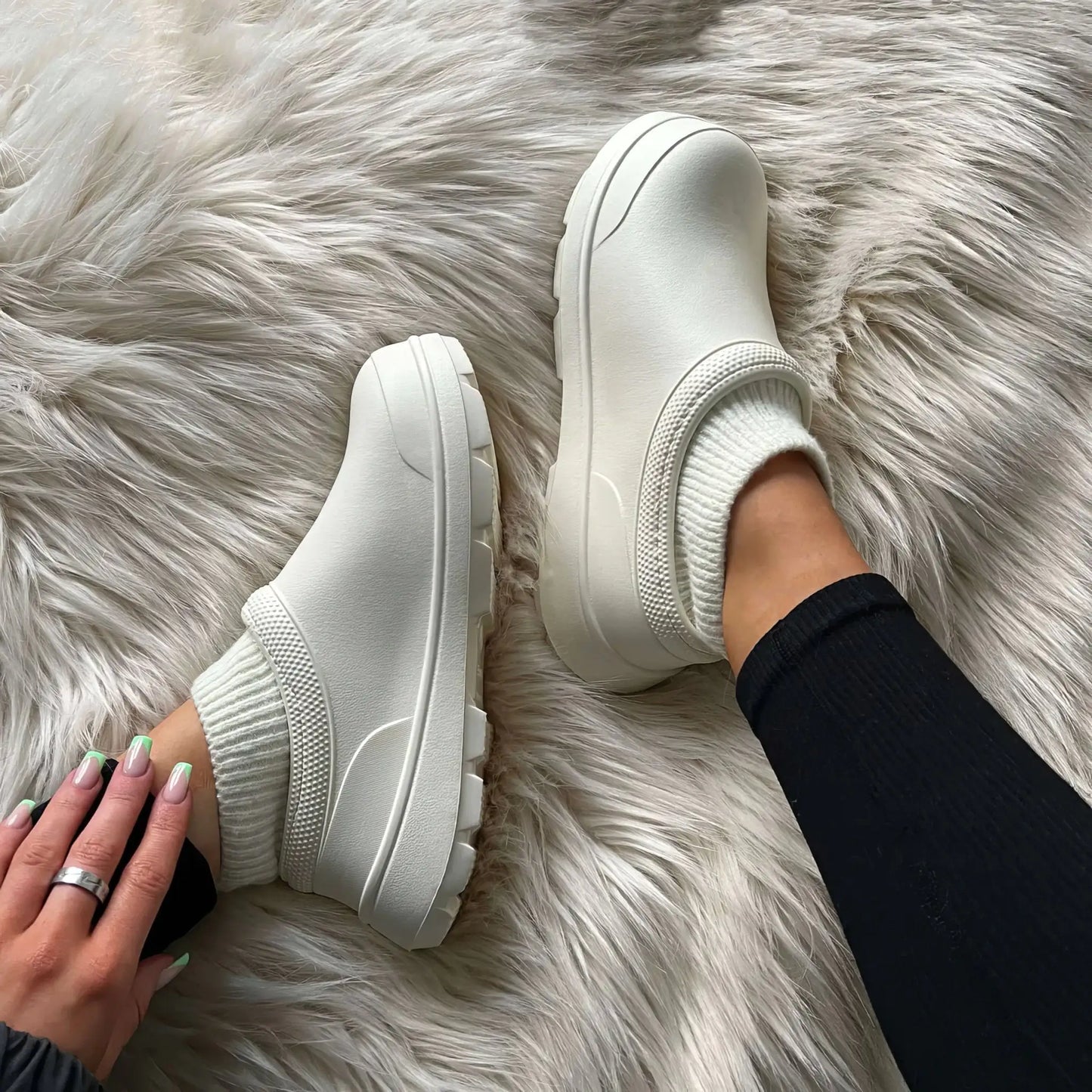 Stylish Anti-Slip Shoe by Anti Spier